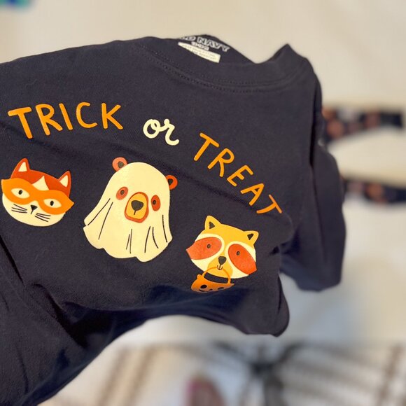 Old Navy boys or girls 2-piece pajamas, halloween, size 12-18 months - Picture 3 of 5